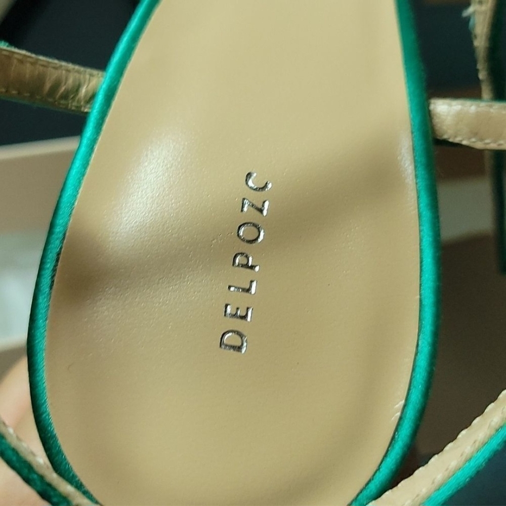 NEW DELPOZO Green Satin Heels - Picture 2 of 2